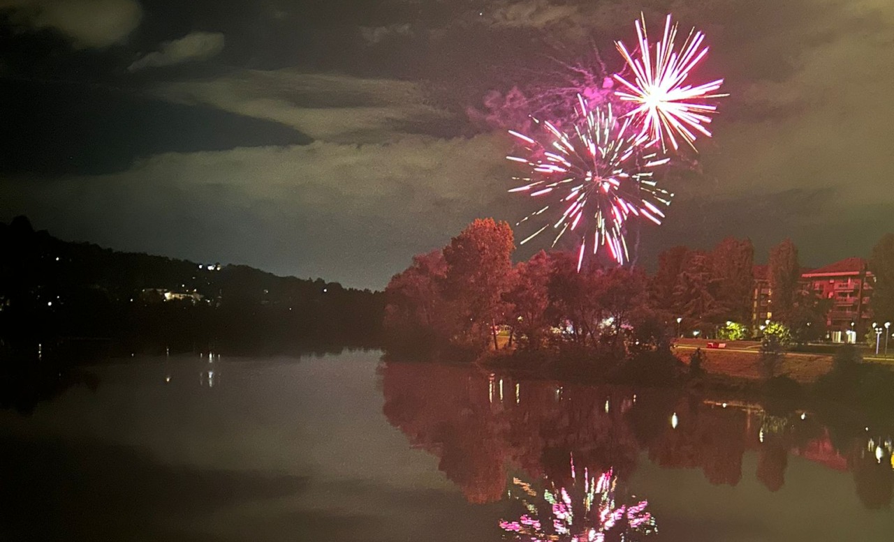 San Mauro, fuochi d’artificio sul Ponte Vecchio per la chiusura della patronale 2025