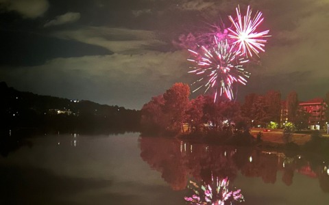 San Mauro, fuochi d’artificio sul Ponte Vecchio per la chiusura della patronale 2025