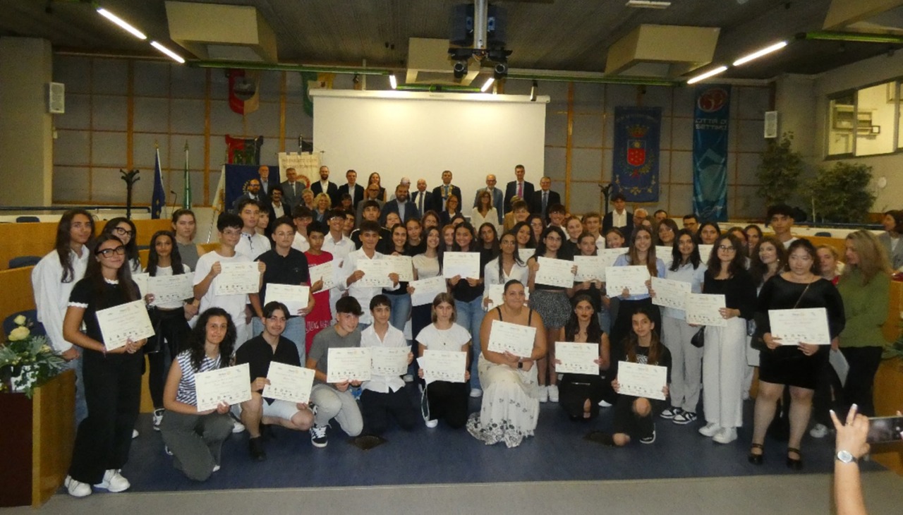 Il Rotary Club premia le eccellenze scolastiche: borse di studio e valori per il futuro