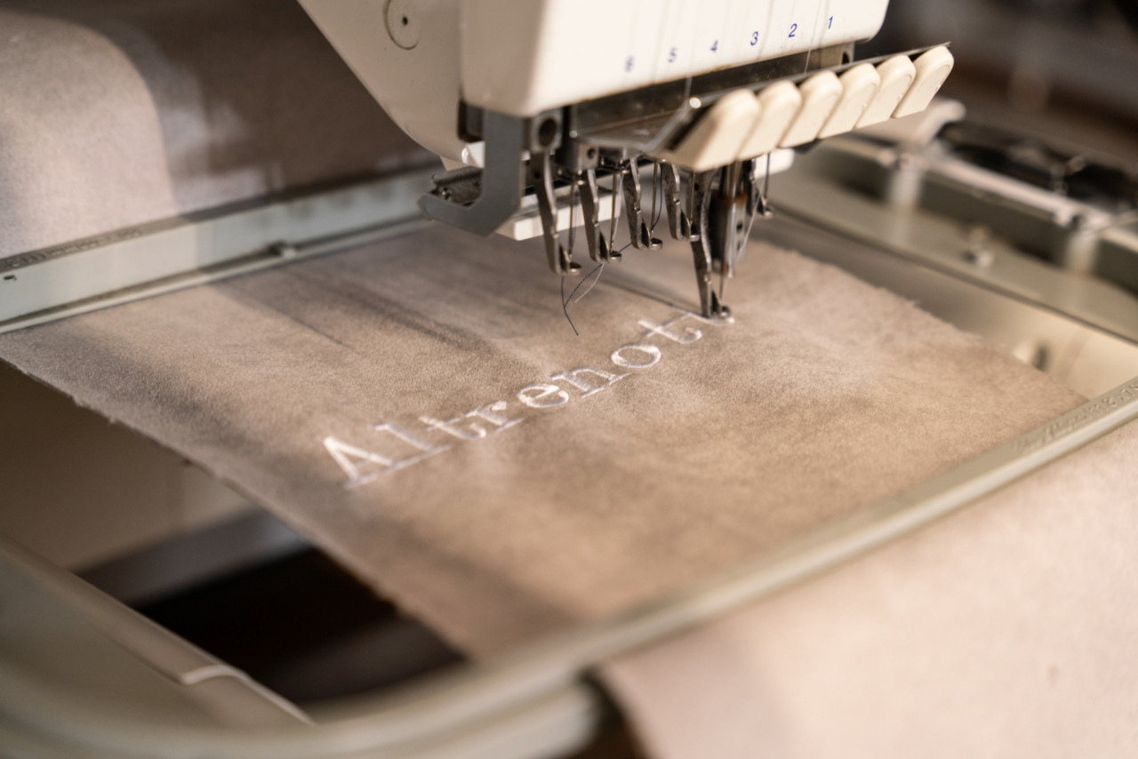 Altrenotti ridisegna il futuro della zona notte: sartorialità e soluzioni d’alta gamma, comfort e design sono i leit motiv della nuova collezione affidata all’Art Director Iwona Gutka ed interamente vocata allo stile