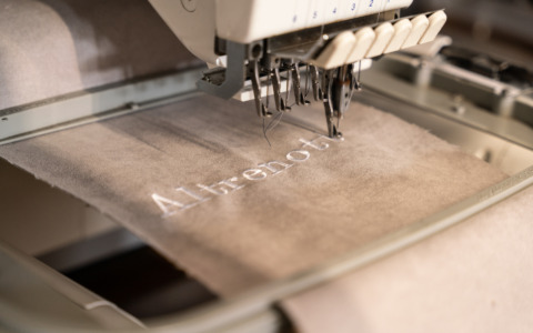 Altrenotti ridisegna il futuro della zona notte: sartorialità e soluzioni d’alta gamma, comfort e design sono i leit motiv della nuova collezione affidata all’Art Director Iwona Gutka ed interamente vocata allo stile