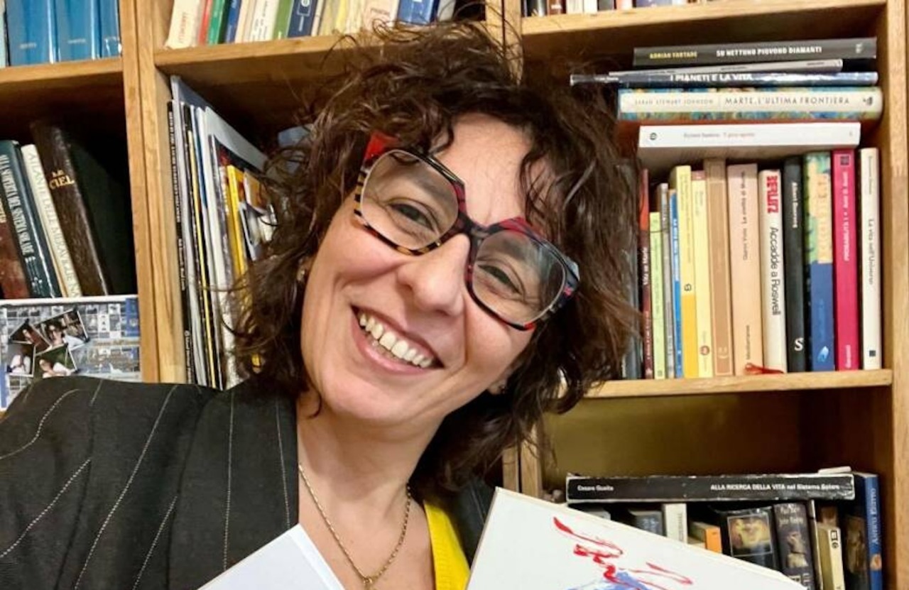 Settimo Torinese, una vulcanologa a teatro: Sabrina Mugnos porta il pubblico “dalla terra alle stelle”