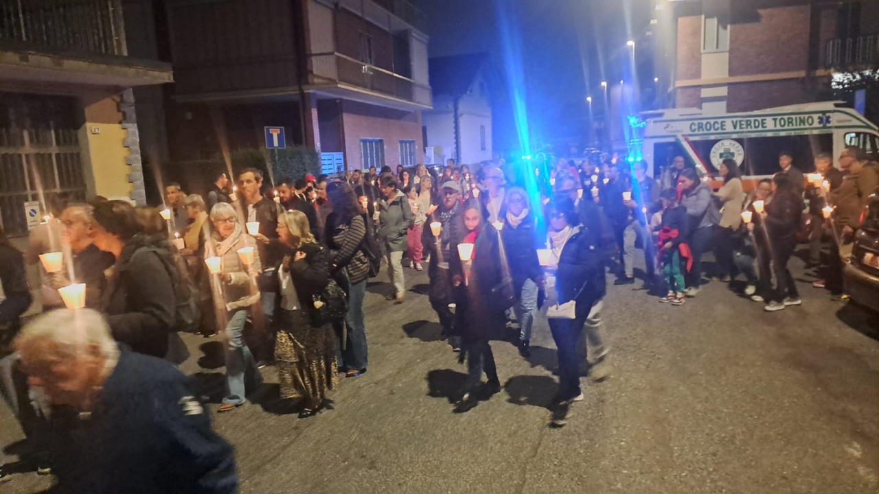 Fiaccolata silenziosa per le vittime della Palestina LE FOTO