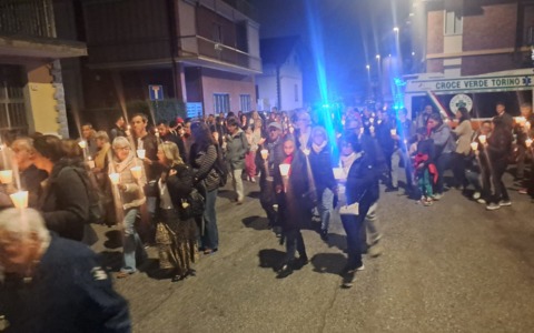 Fiaccolata silenziosa per le vittime della Palestina LE FOTO