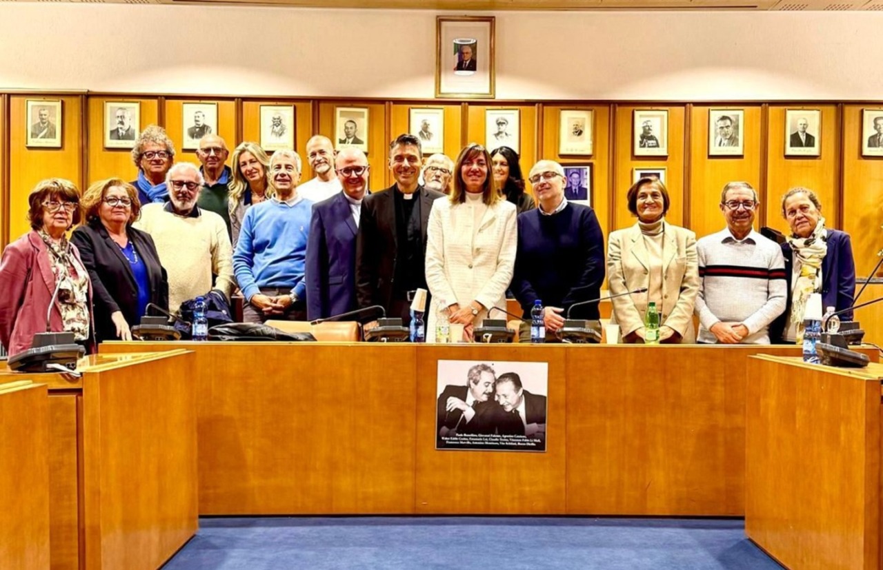 San Mauro Torinese: il consiglio comunale celebra i due anni di servizio dei parroci