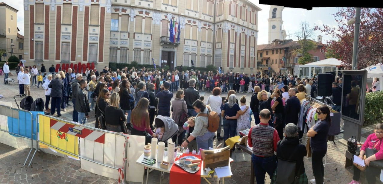 Festa dei Nonni 2025: Settimo Torinese celebra l’affetto tra generazioni in piazza della Libertà