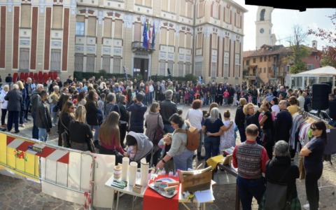 Festa dei Nonni 2025: Settimo Torinese celebra l’affetto tra generazioni in piazza della Libertà