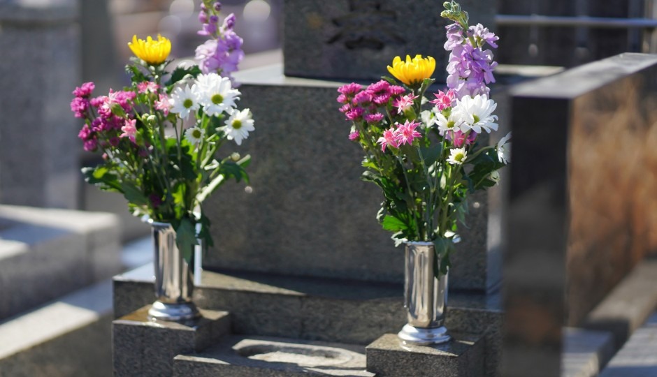 “Un fiore per ricordarli”: San Mauro celebra la memoria dei defunti