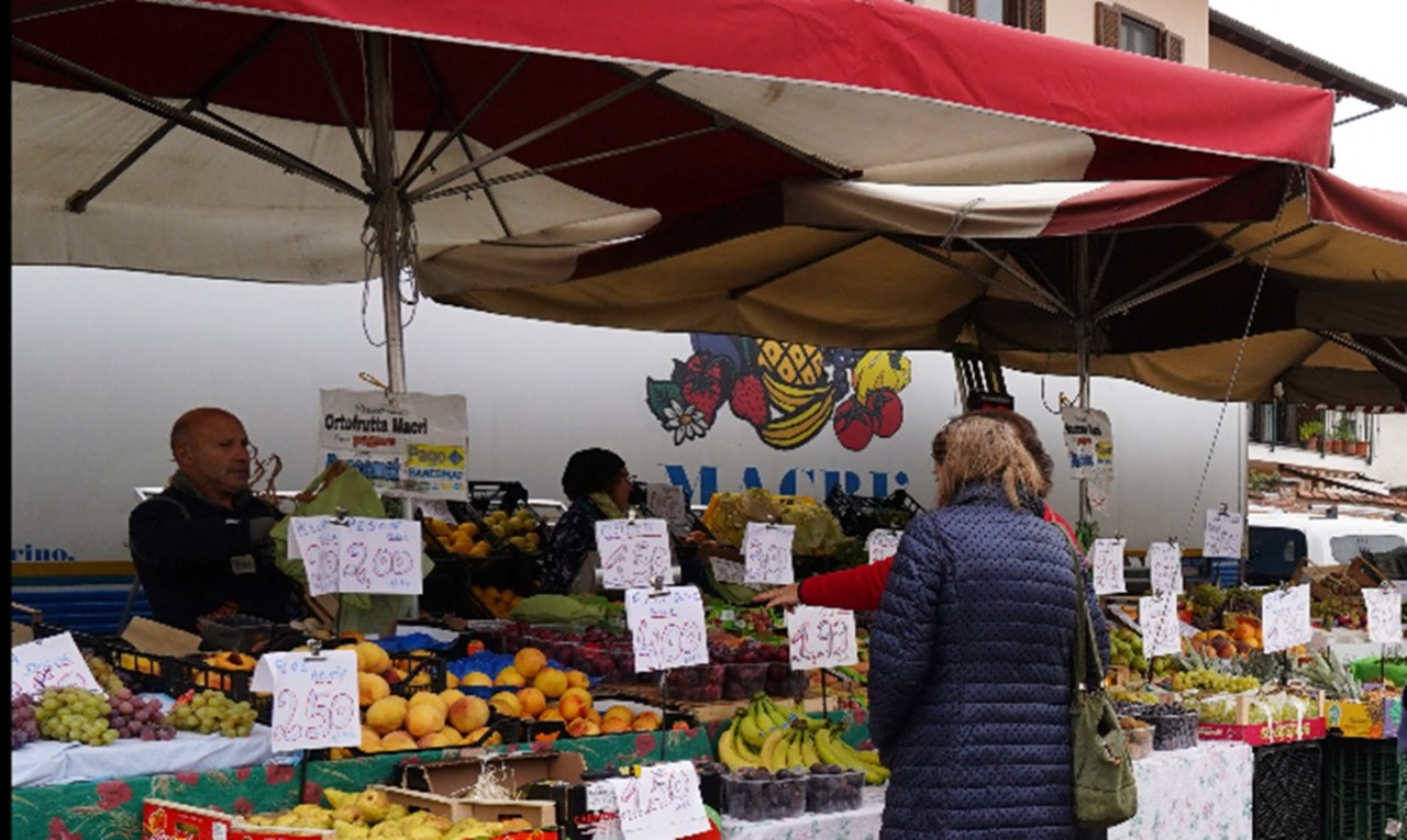 Castiglione, un aiuto per gli anziani: navetta gratuita per il mercato del giovedì