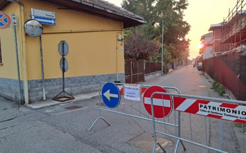 Cedimento dell’asfalto, chiusa via Superga a Settimo Torinese