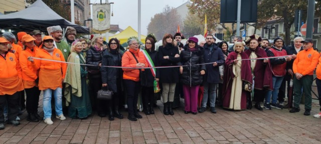Settimo, Fëra dij Coj 2025 bagnata ma partecipata: tradizione più forte della pioggia