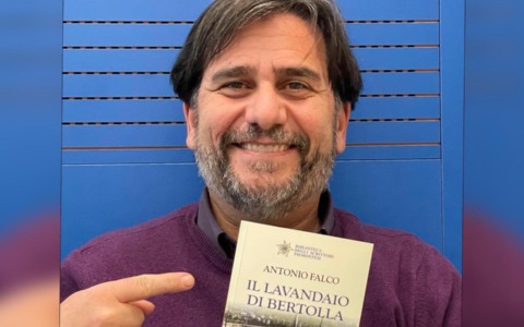 “Parole in tazza grande” alla Torre Medievale: Antonio Falco presenta “Il lavandaio di Bertolla”