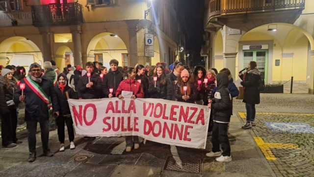 Fiaccolata contro la violenza sulle donne: sei Comuni della collina uniti per dire “basta”