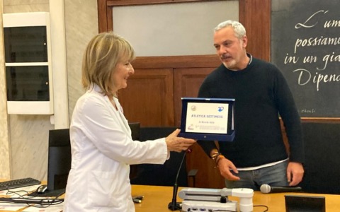 L’Atletica Settimese al Sant’Anna per toccare con mano i lettini acquistati grazie alla Strasettimo 2025