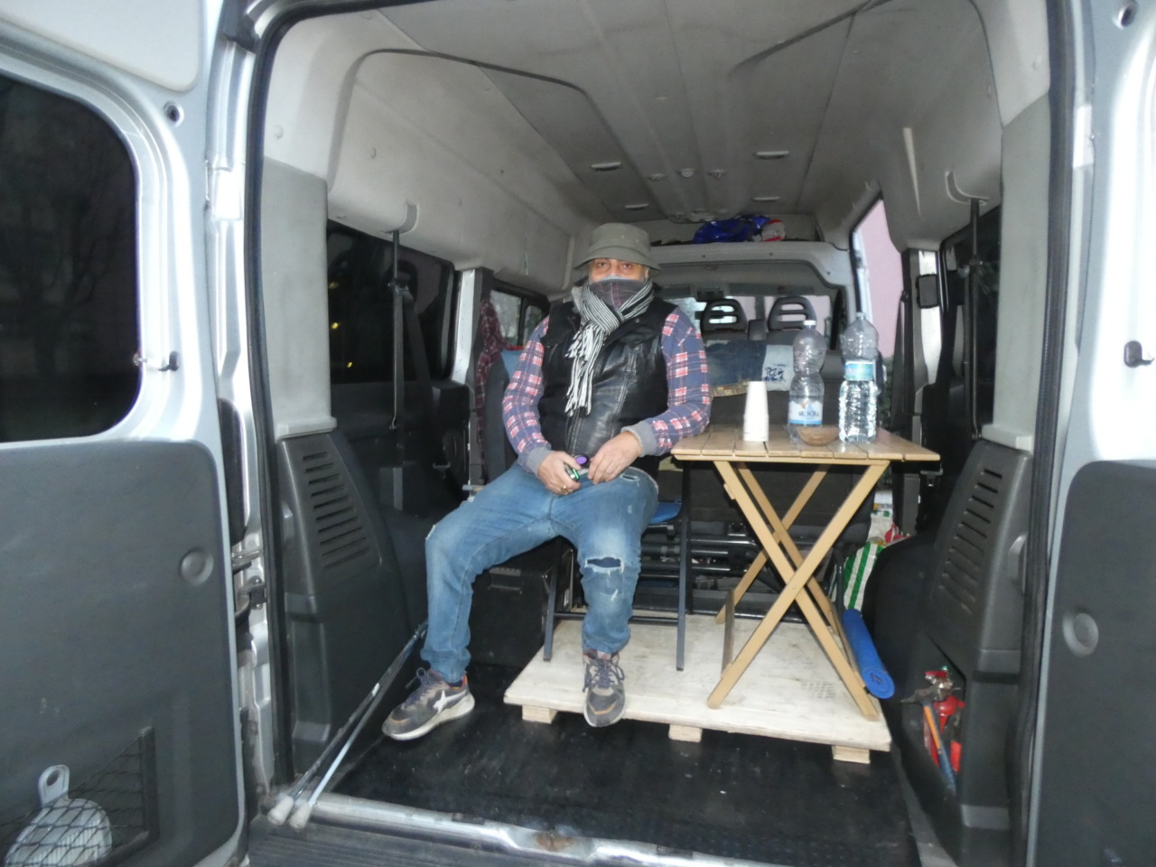 “Da quattro anni vivo in strada  e adesso, dopo tante promesse  chiedo una casa in cui andare”