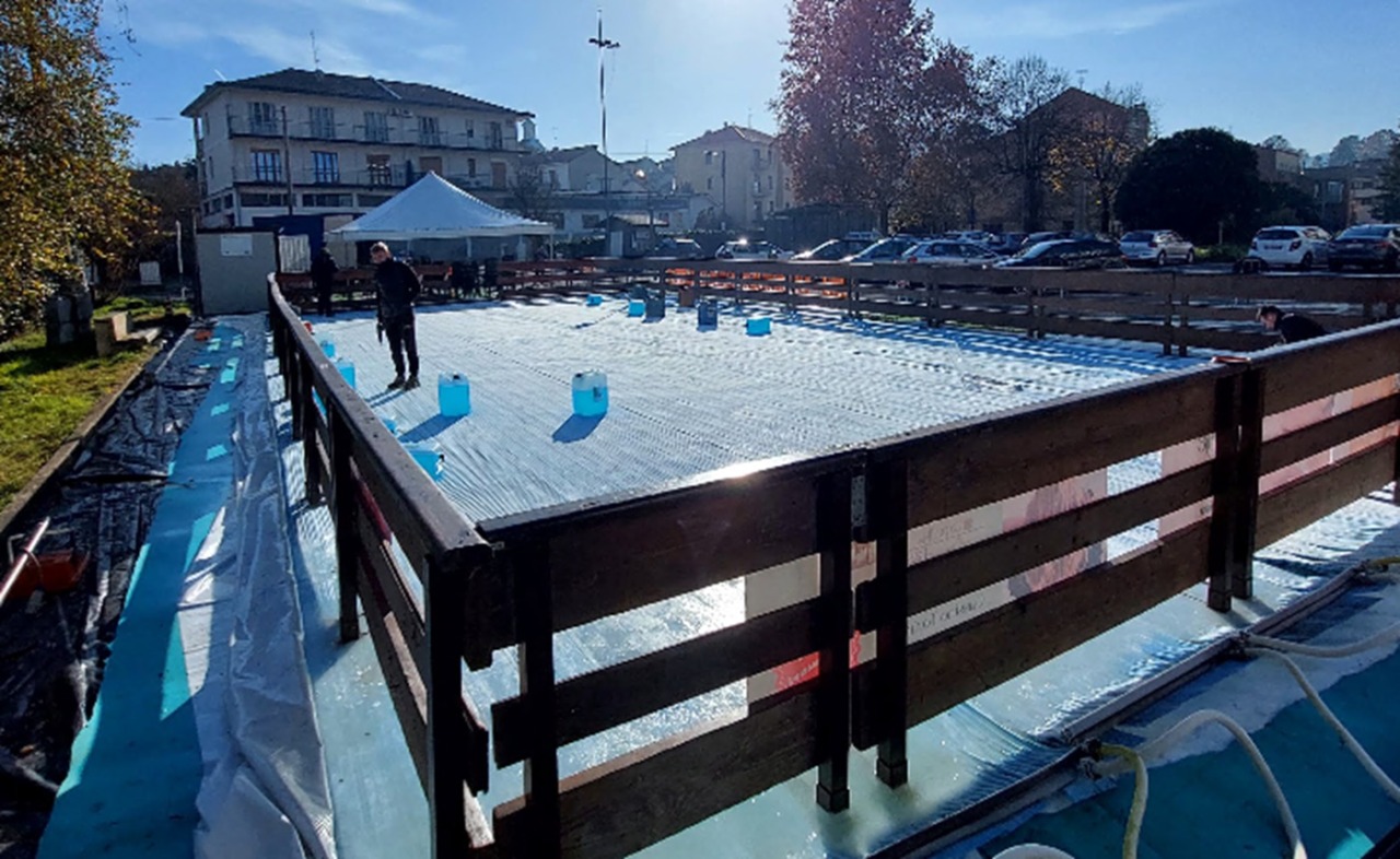 Gassino, divieto di sosta in piazza Dalla Chiesa per la pista di pattinaggio e le strutture natalizie
