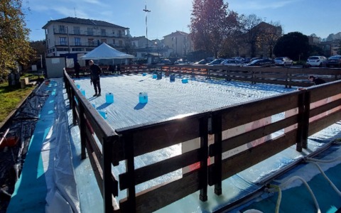 Gassino, divieto di sosta in piazza Dalla Chiesa per la pista di pattinaggio e le strutture natalizie