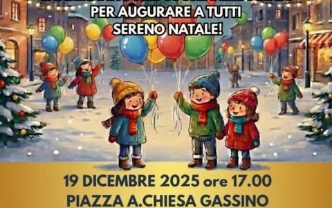 Natale a Gassino Torinese, i bambini dell’Asilo San Giuseppe cantano in piazza