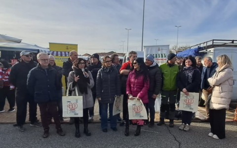 Il mercato di via Castiglione festeggia 40 anni