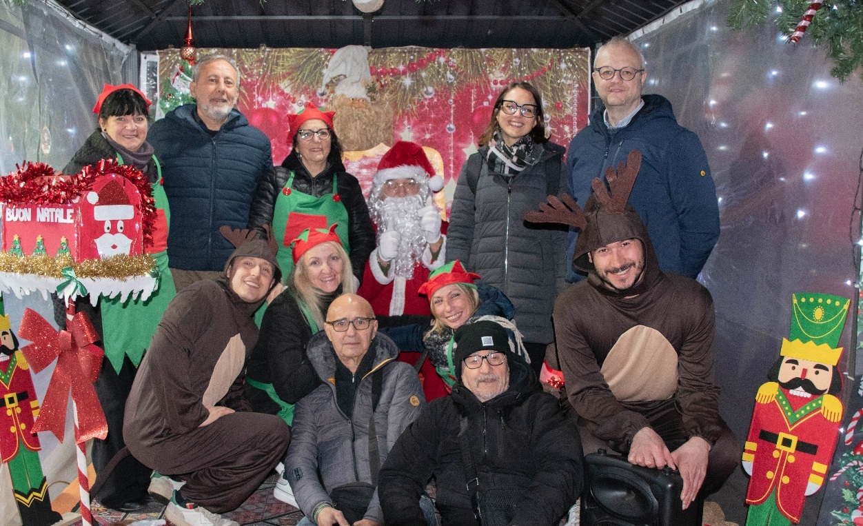 Magia di Natale in via Montello: inaugurato il Giardino Natalizio