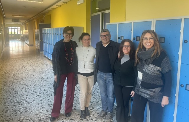 Alla scuola Elsa Savio arrivano i nuovi armadietti: più autonomia e zaini meno pesanti