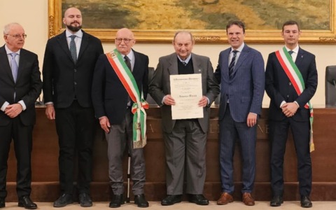 Sciolze festeggia il Cavaliere della Repubblica Domenico Massa