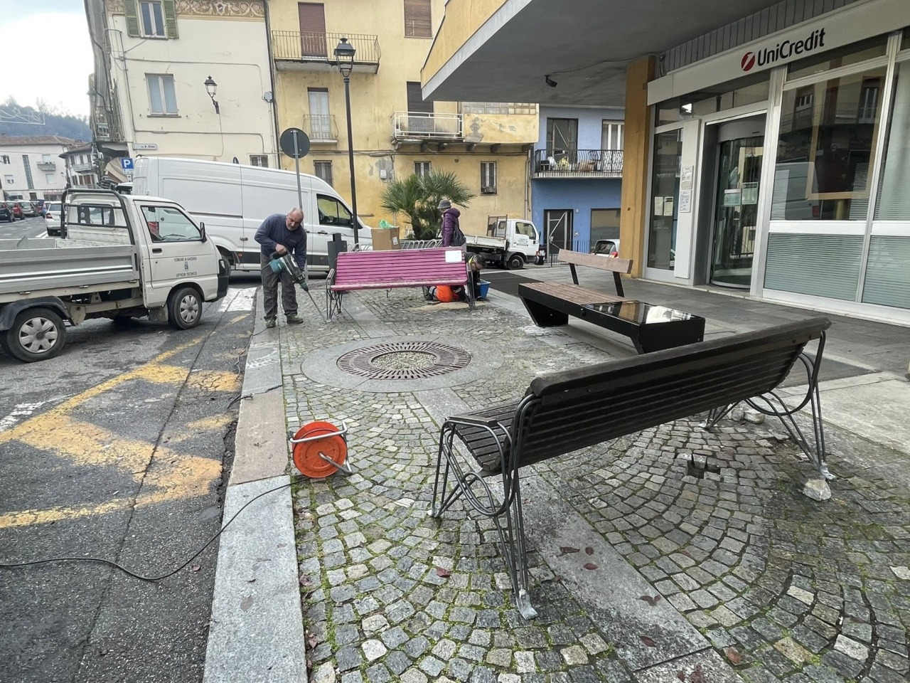 A Gassino è arrivata la nuova panchina multimediale in corso Italia