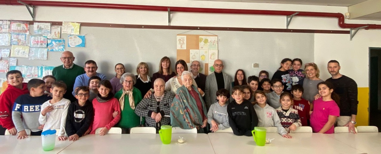 Generazioni a confronto a San Mauro: ospiti della RSA Mezzaluna a pranzo con gli alunni delle scuole