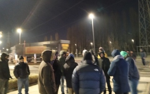 Pirelli Settimo, continua la protesta negli appalti: nuovo sciopero notturno