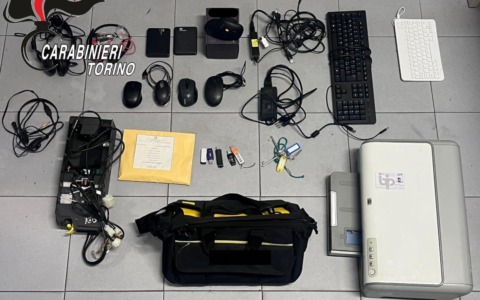 Furti nelle scuole di Venaria: arrestato due volte in un mese un 42enne