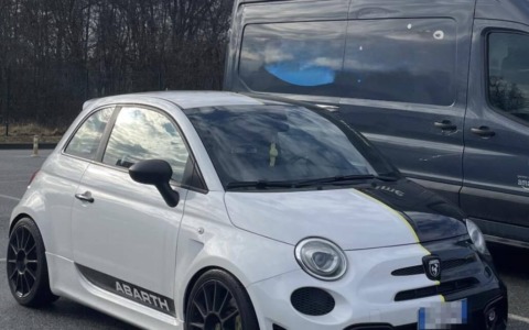 Rubata un’auto  in piena notte: caccia ai ladri