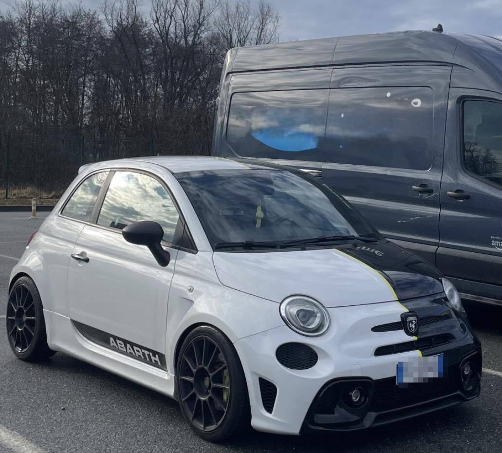 Rubata un’auto  in piena notte: caccia ai ladri