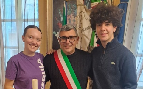 Gassino, il Comune ha premiato Veronica ed Emanuele per l’impegno nelle iniziative cittadine