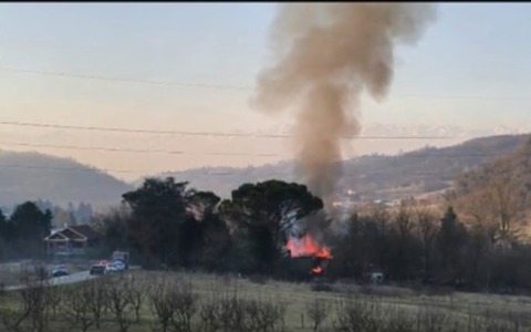 Sciolze, un violento rogo divora un’intera villetta