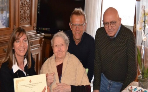 Lidia Re spegne 102 candeline: San Mauro festeggia una nonna da record
