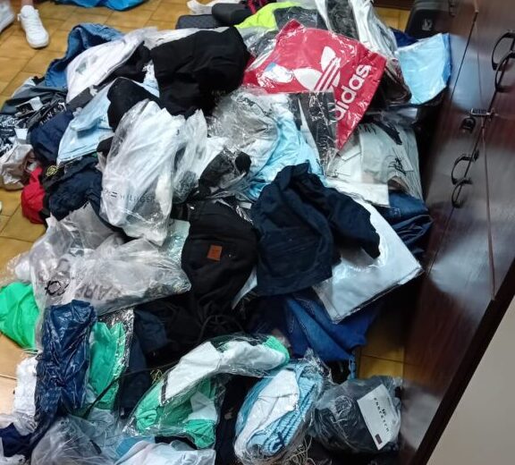 Il «bazar del contraffatto» tra Rolex e abbigliamento