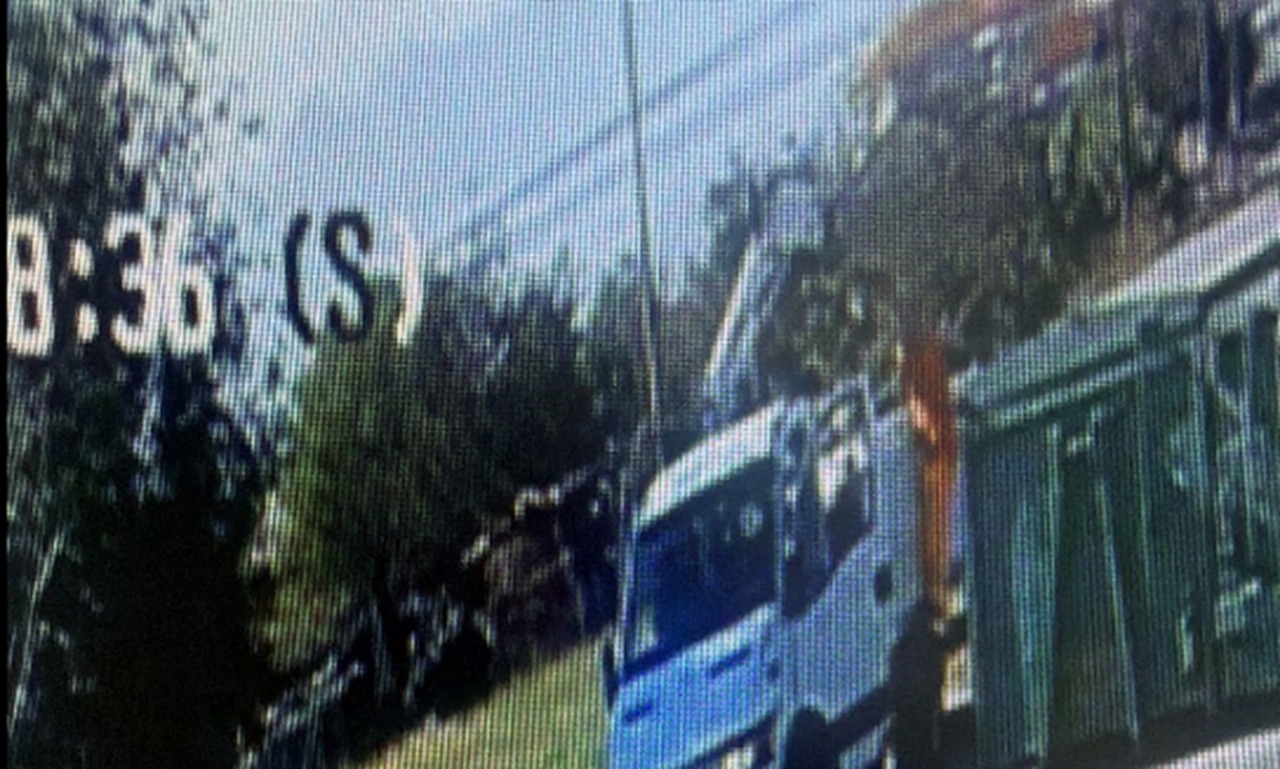 Settimo Torinese, abbandona due quintali di rifiuti pericolosi davanti alla sede di Seta: denunciato