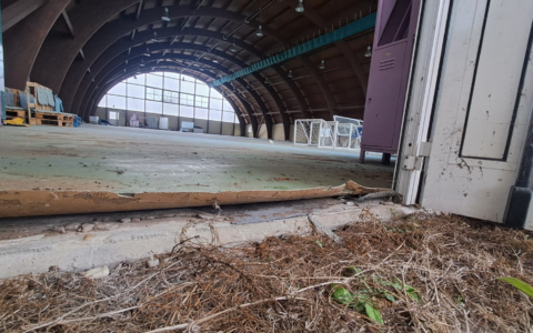 Gassino, sopralluogo nel salone polivalente di via Diaz: “È tutto da rifare”