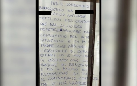 Paura in un condominio a Settimo Torinese: sfrattato, minaccia di darsi fuoco e provocare un’esplosione