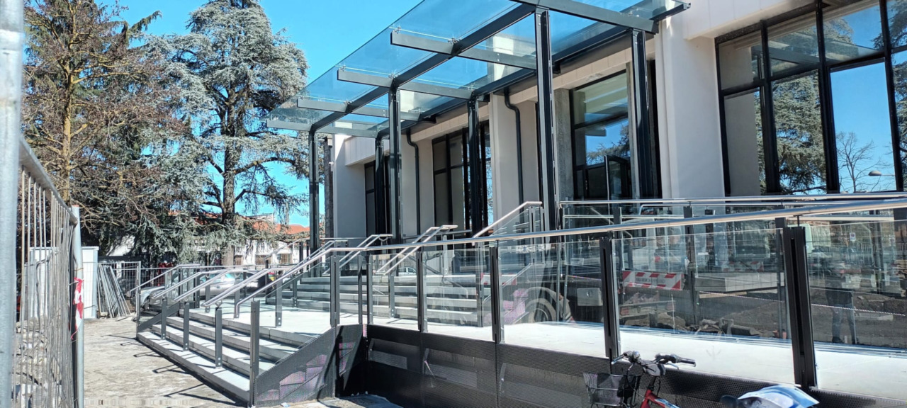 Legambiente boccia il restyling di piazza degli Alpini: «Intervento sproporzionato e più parcheggi che verde»