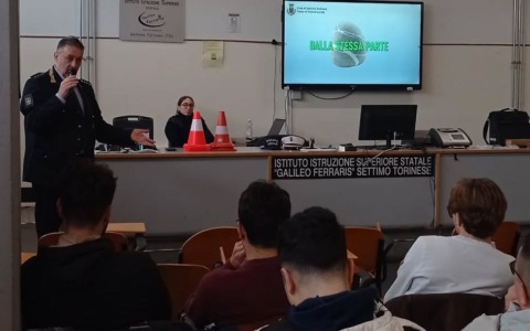 Educazione stradale e sicurezza: la Polizia Municipale all’istituto superiore di Settimo