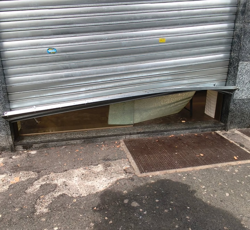 Furti e spaccate nel quartiere: presi di mira  una pasticceria, una tabaccheria e un market