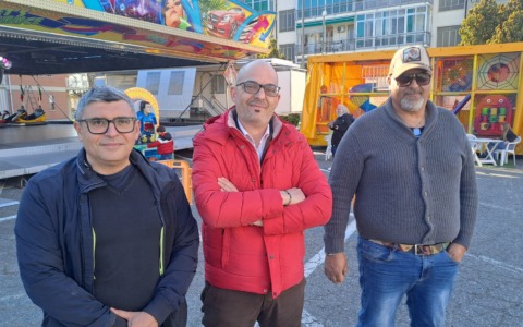 Gassino, sono arrivate le giostre in piazza Dalla Chiesa