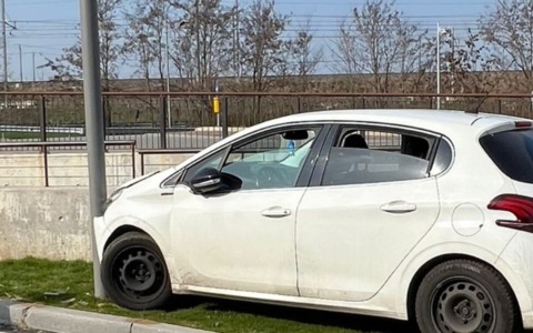 Ubriaco al volante finisce fuori strada e centra un palo dell’illuminazione