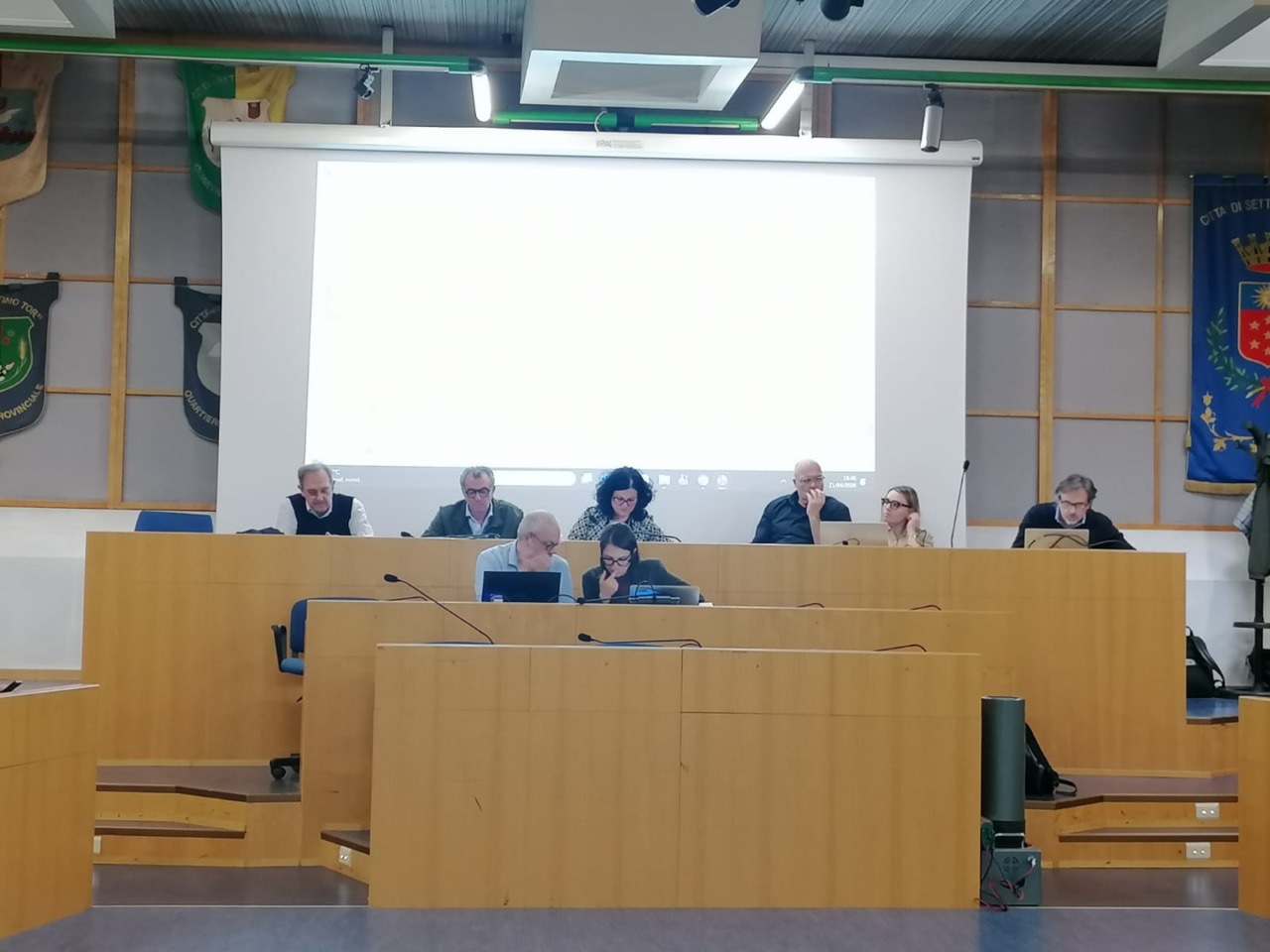 L’opposizione va all’attacco sui parcheggi blu: «Le decisioni le prende Abaco o il Comune?»