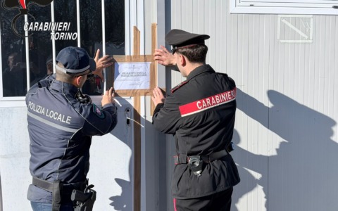 Case abusive nel campo nomadi: cinque denunciati dai Carabinieri