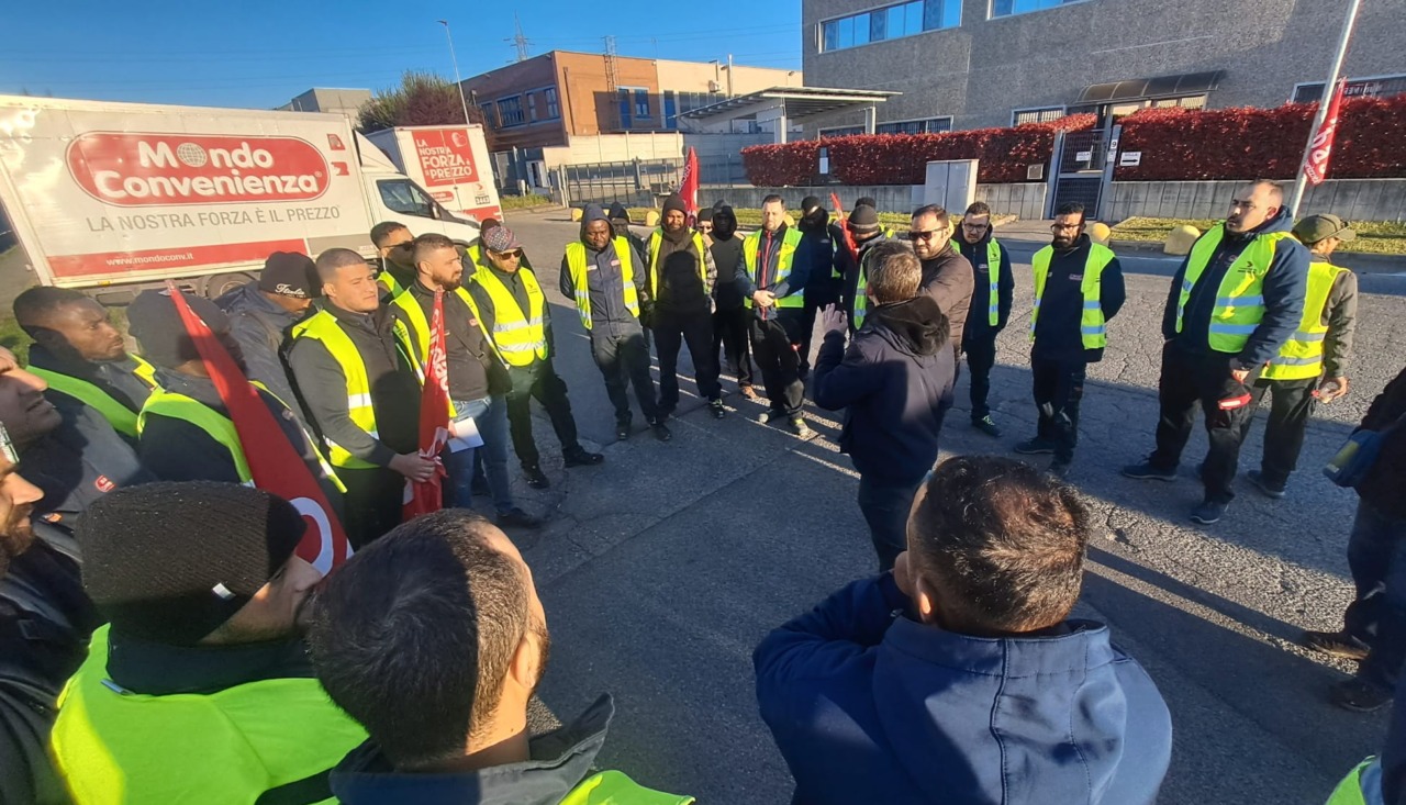Settimo Torinese, presidio dei lavoratori Mondo Convenienza per salari e contratto logistica