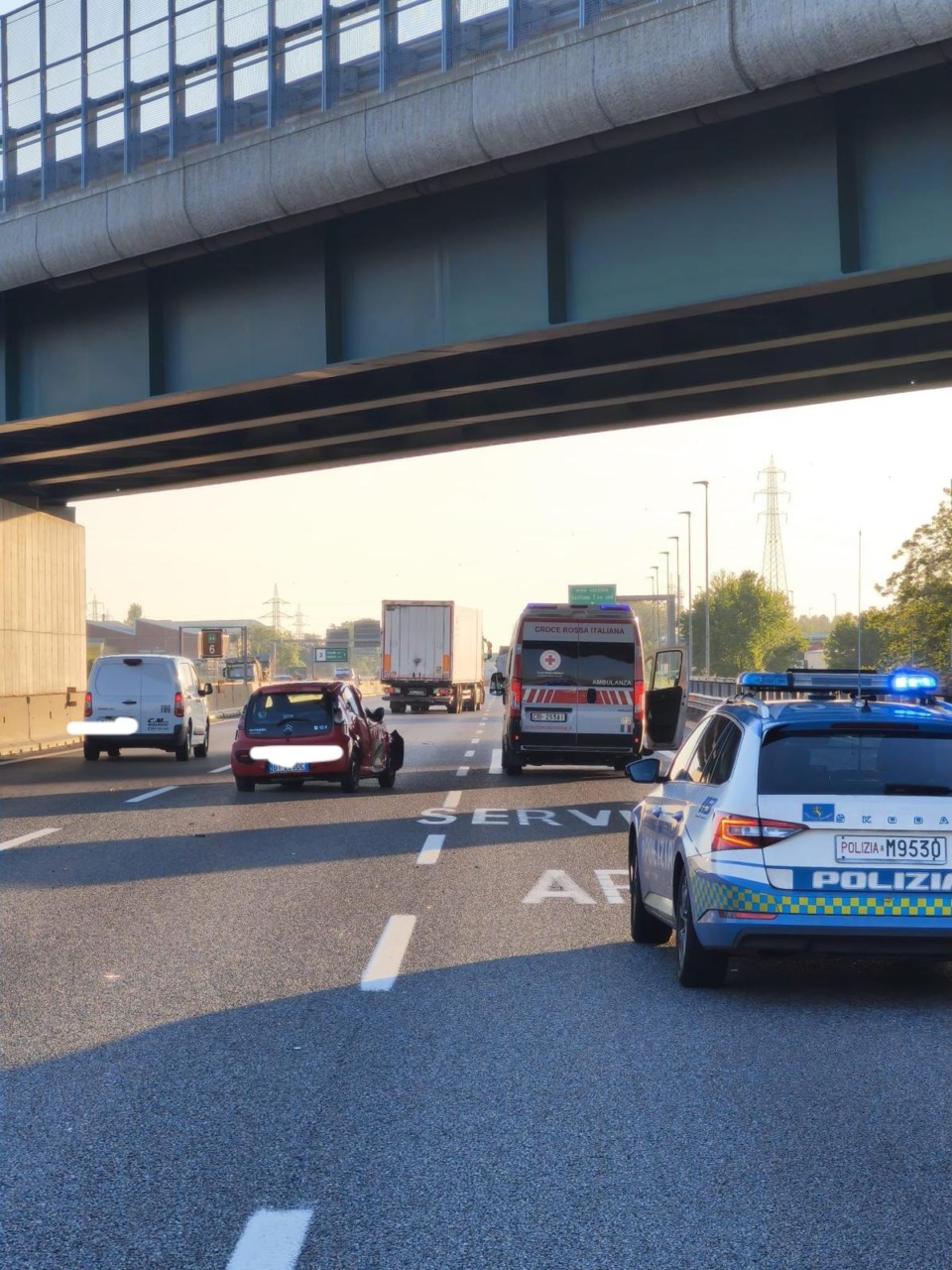 Incidente sulla A4 in direzione Milano: traffico in tilt allo svincolo di Settimo