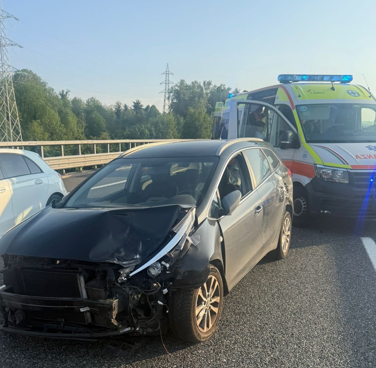 Incidente in tangenziale, coinvolti dieci veicoli: disagi al traffico