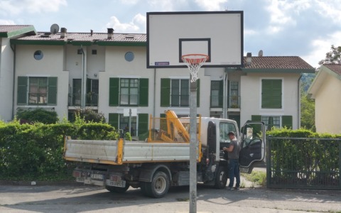 A Gassino nuovi tabelloni al campo da basket e open day al polivalente